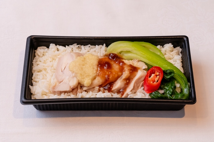 昨年1週間で約200個売れたSATSの「シンガポールチキンライス2種ソース」1,286円は今年も販売