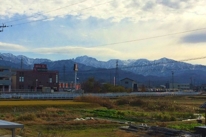 滑川グループホームそよ風から望む立山連峰