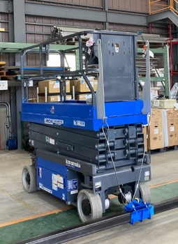 写真1:建て起こし装置