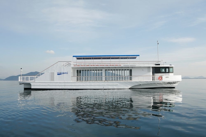 メグミ号(旅客定員200名、座席数80席)