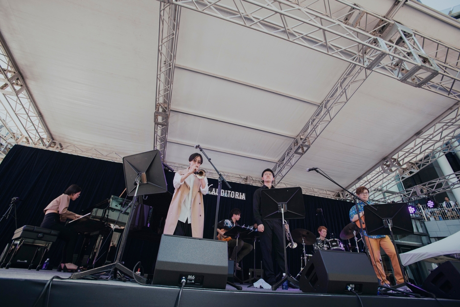 「Young Jazz Lions from Good “Jam Session” HOST:曽根麻央」Photo by Tsuneo Koga