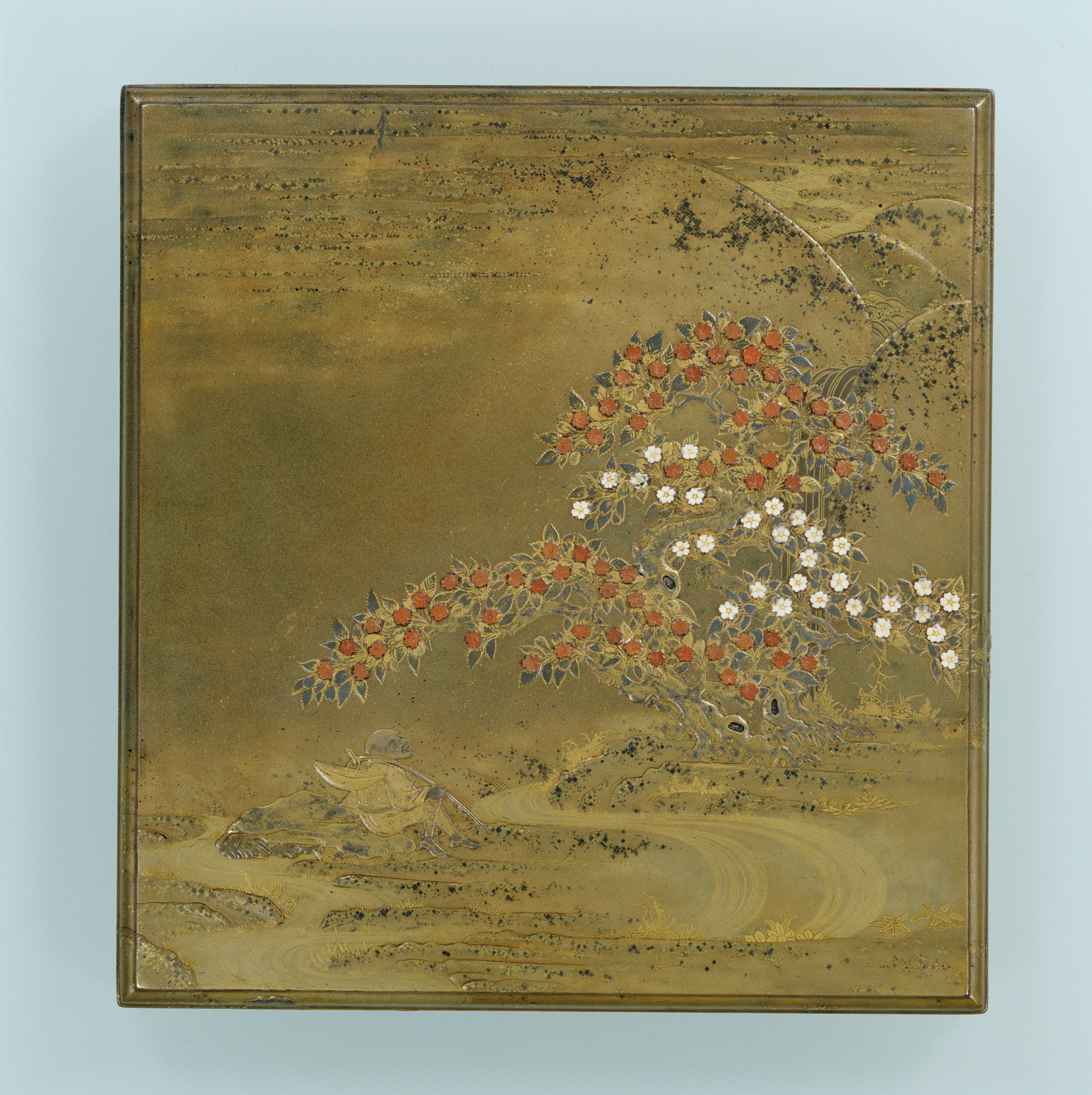 4. 桜西行蒔絵硯箱