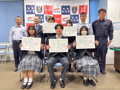 大阪信愛学院高校生5名が火災現場で避難救助活動　初期対応と勇敢な行動で消防署から感謝状