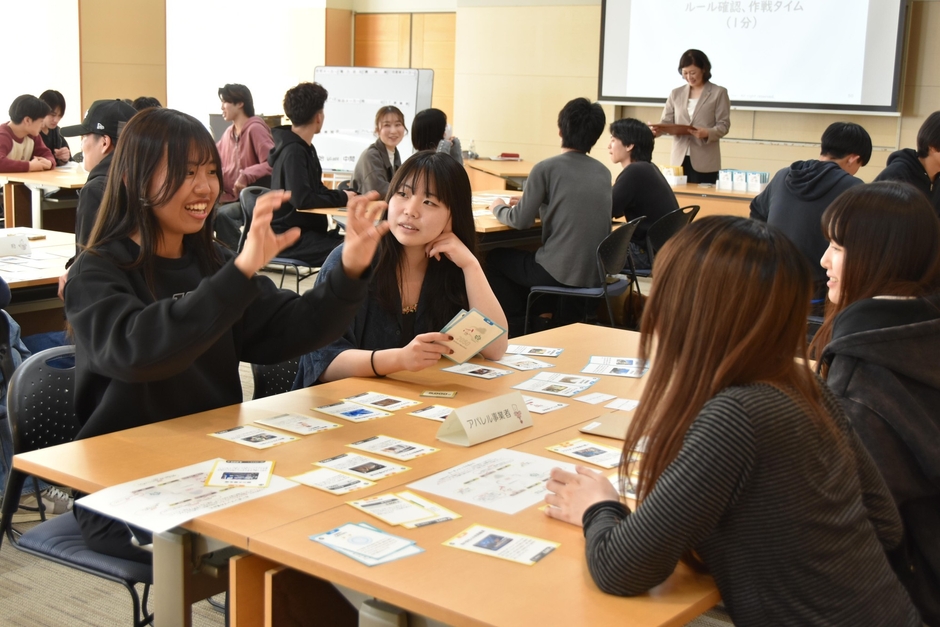 チームで戦略を練る様子