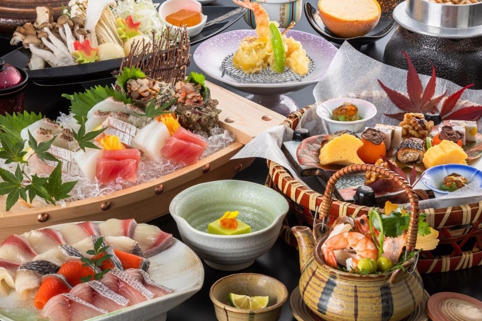 造りや魚しゃぶで8種の魚介を存分に味わう魚魚(とと)会席/一例