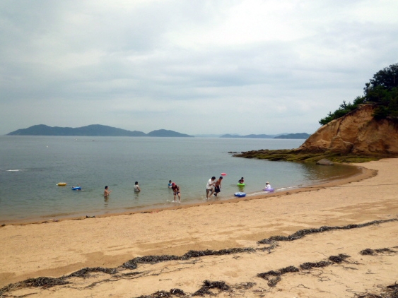 無人島でおもいっきり海水浴