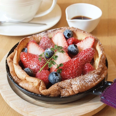 紅茶専門店amsu tea house(アムシュティーハウス)で、 春の季節にぴったりな「Very Berry ダッチベイビー」が メニューに登場！