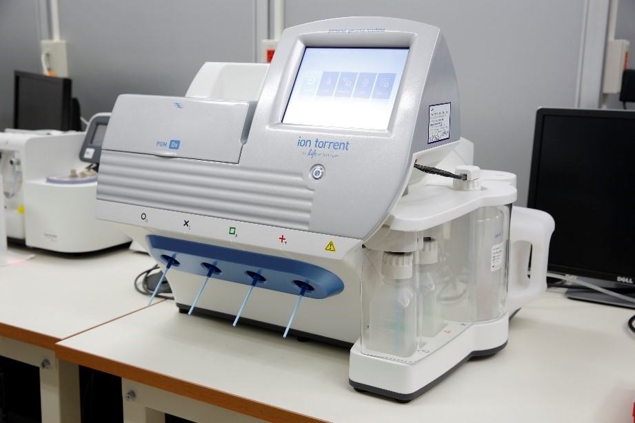 次世代シーケンサー（NGS: Next Generation Sequencing）