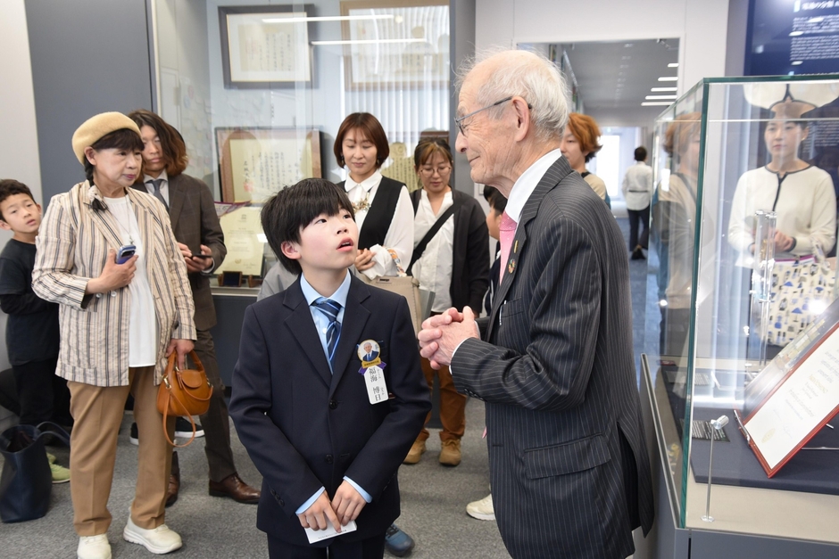 受賞者らから次々と質問