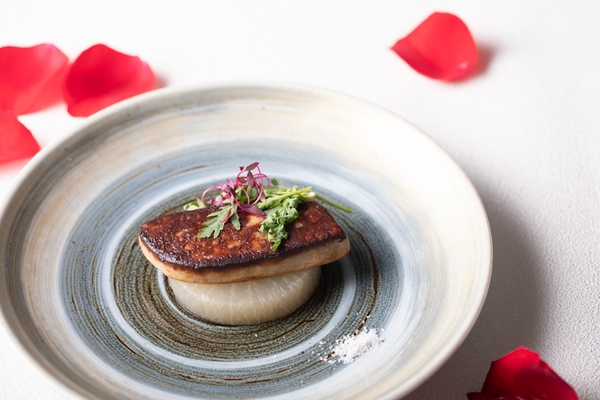 フォアグラと煮大根 トリュフ風味
