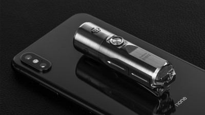 まだスマホの懐中電灯使ってますか？