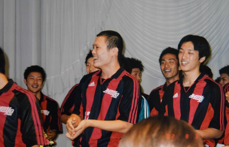 名城大学ハンドボール部時代の音川さん（中央）