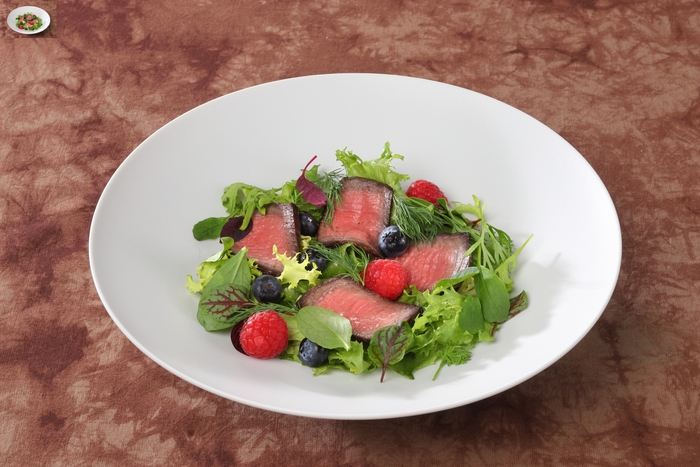 鹿のベリーサラダ