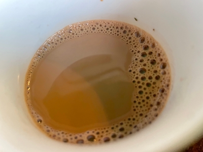 カレーにはダルやチャイがつきます