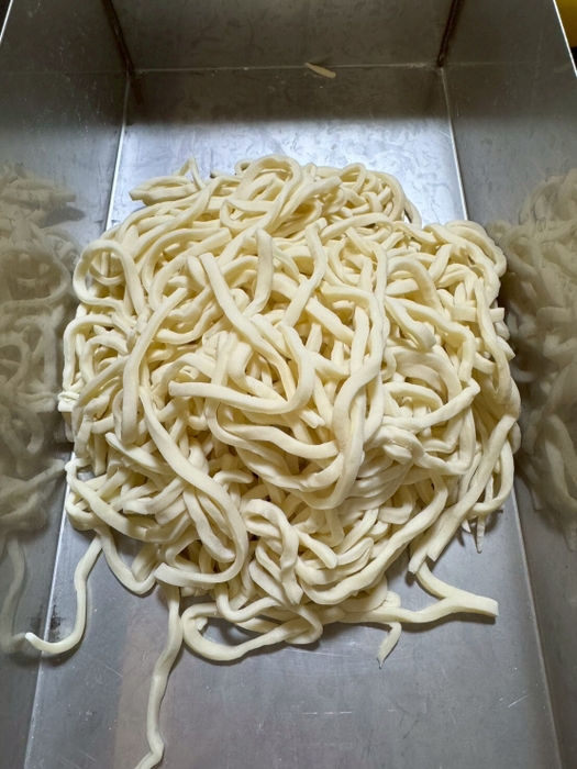 米粉入りのが気持ち色が白い麺