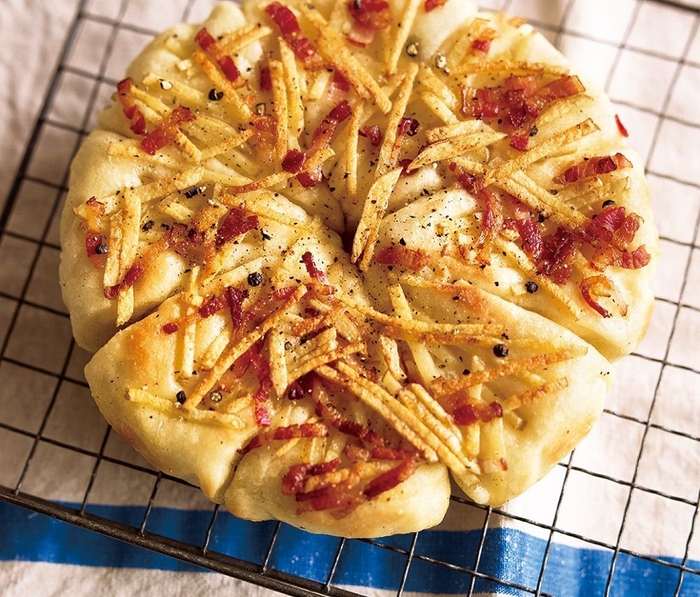 ポテトベーコンフォカッチャ