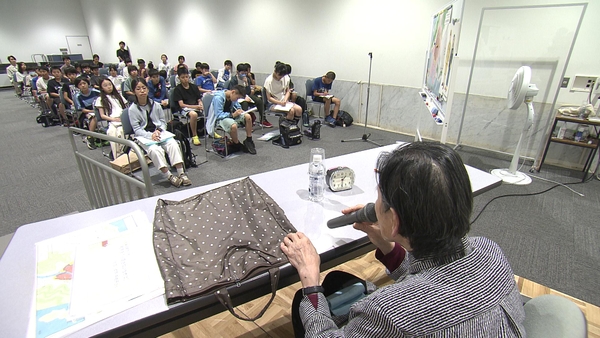 修学旅行生に被爆体験を語る