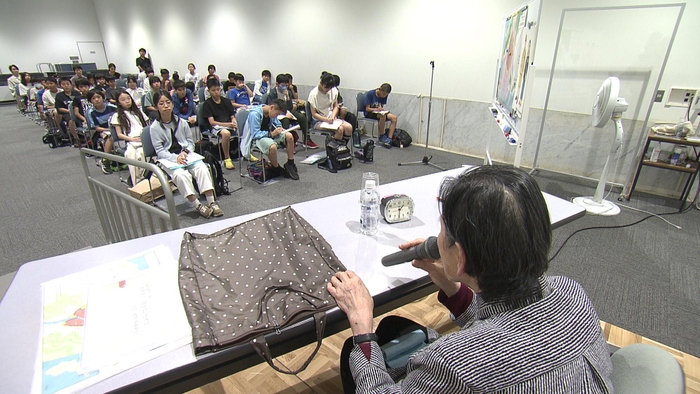 修学旅行生に被爆体験を語る