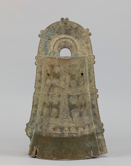 扁平鈕式銅鐸 弥生時代(中期)・前2~前1世紀 兵庫県神戸市東灘区渦森台出土 青銅製 東京国立博物館蔵(※貸与予定作品)