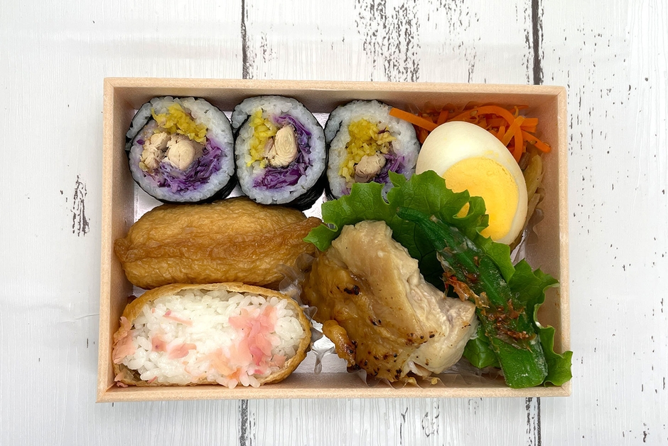 のり巻き&いなり+鶏みそ漬けの炙り焼き(東京海苔巻 あられ)