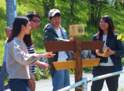 「櫟本道標プロジェクト」の様子