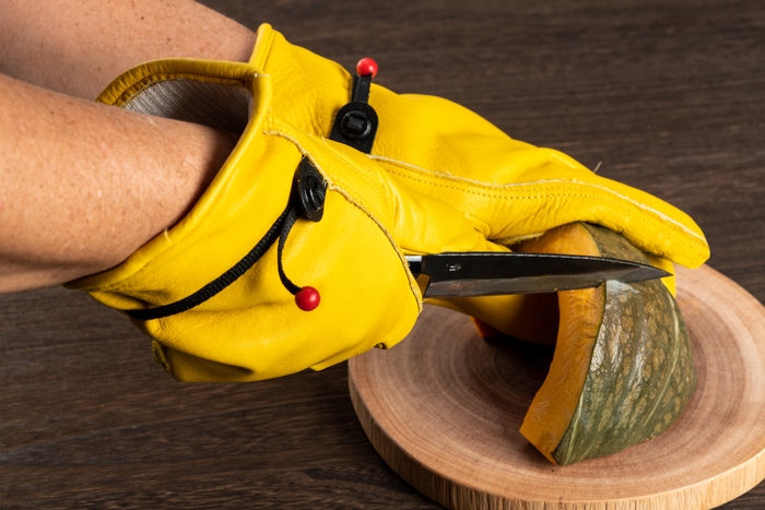 固いものを切るときもOK