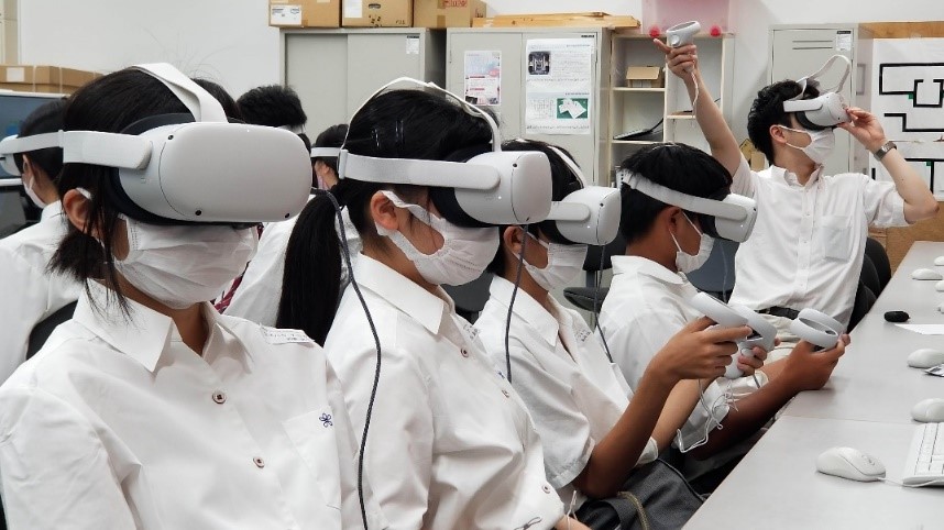 メタバースを活用したVR英会話レッスンを実施 生徒が最新技術に触れることで、将来への視野を広げる