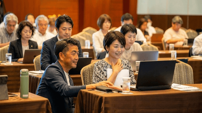 受講者へ個別にサポートする様子