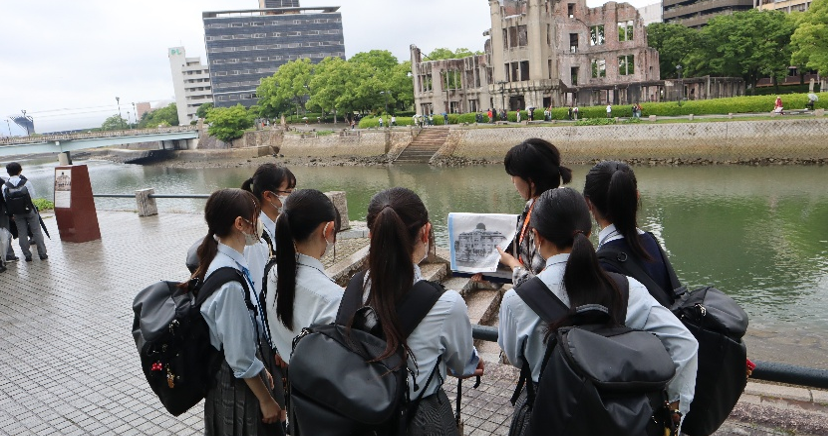 近大附属広島高校・中学校東広島校で巡回原爆展と被爆体験講話を実施　被爆から80年、次の世代へ原爆や戦争の記憶を繋ぐ