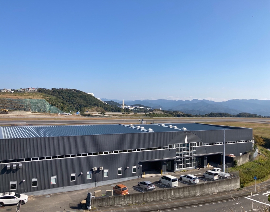 <加賀エアロシステム本社外観(南紀白浜空港近接)>