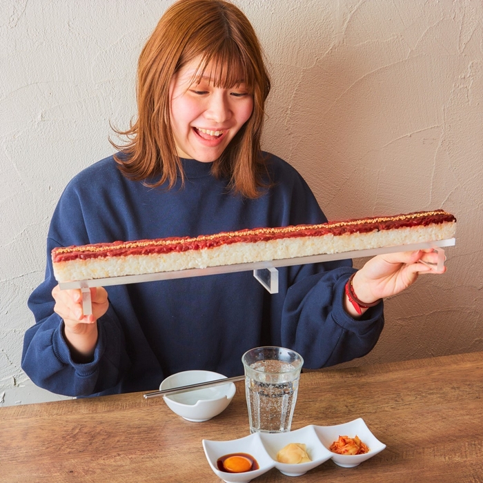 女子に大人気の「ロングユッケ寿司」