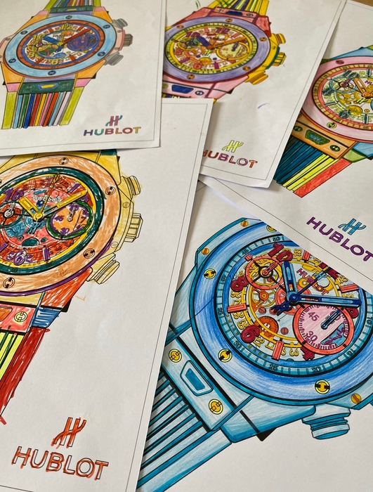 ▲毎日続々と届けられる応募作品の数々(1)(写真はウブロのぬりえ用紙)