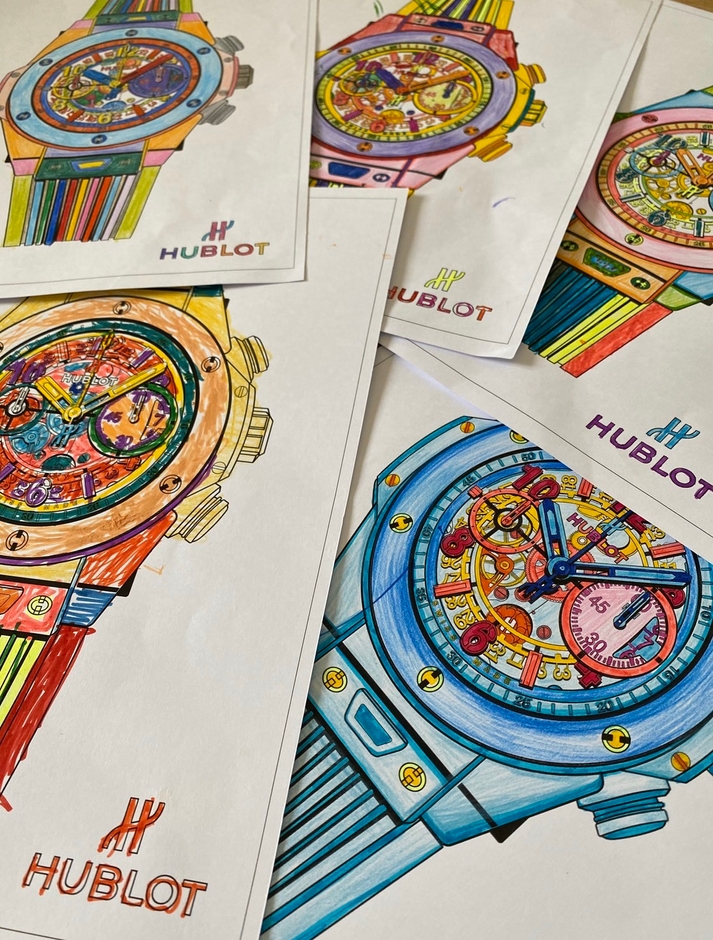 ▲毎日続々と届けられる応募作品の数々(1)(写真はウブロのぬりえ用紙)