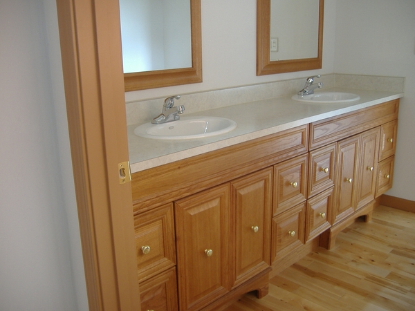 少し広めの2人が同時に使える洗面キャビネット