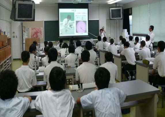 体験授業「ゲノムウォッチング染色体の観察」(昨年度)