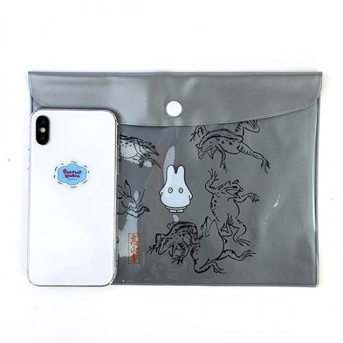 デザインのバリエーションが多くて困っちゃう ミッフィーと鳥獣戯画コラボのフラットポーチ Newscast