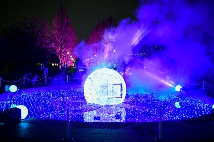 スモーク&レーザーショーの様子(4月4日テスト点灯時撮影)