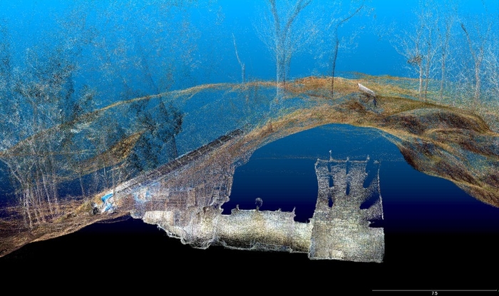 国指定特別史跡・岩橋千塚古墳群天王塚古墳墳丘(地上)と石室(地下)の一体表示