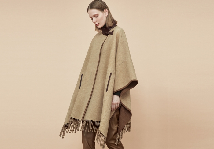 ポンチョ 74,800円(税込) カラー:ベージュ×ダークブラウン、アーミー×アーミーブラック