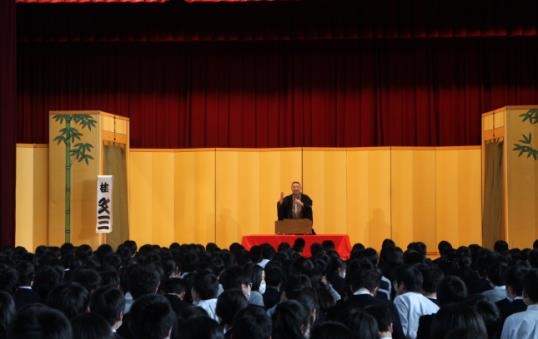 芸術鑑賞会の様子