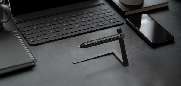 高級腕時計素材＆精密加工が生む、大人のためのギア