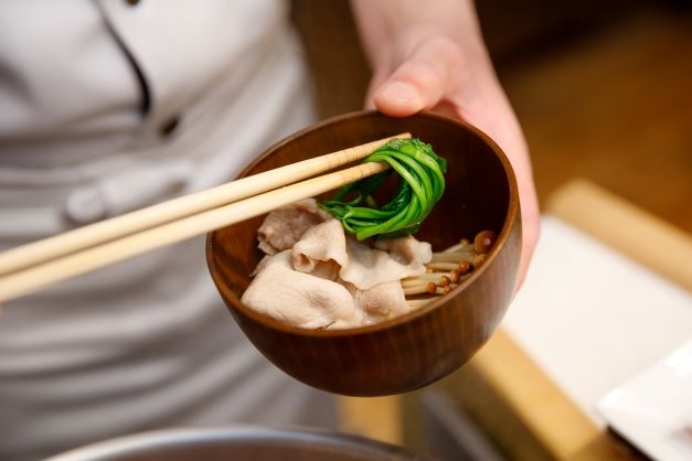 ＜夕食一例＞仙台せり、地元野菜たっぷりのしゃぶしゃぶ