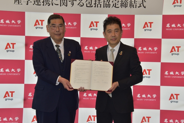小原章裕前名城大学 学長（左）と山口社長