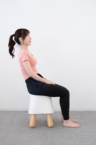 反り腰　首・肩・腰への負担が大きい