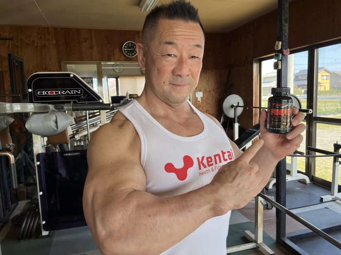 『PUMP UP』を持つ“狂気の男”合戸孝二選手 61才(4月8日 会員M・S様撮影)