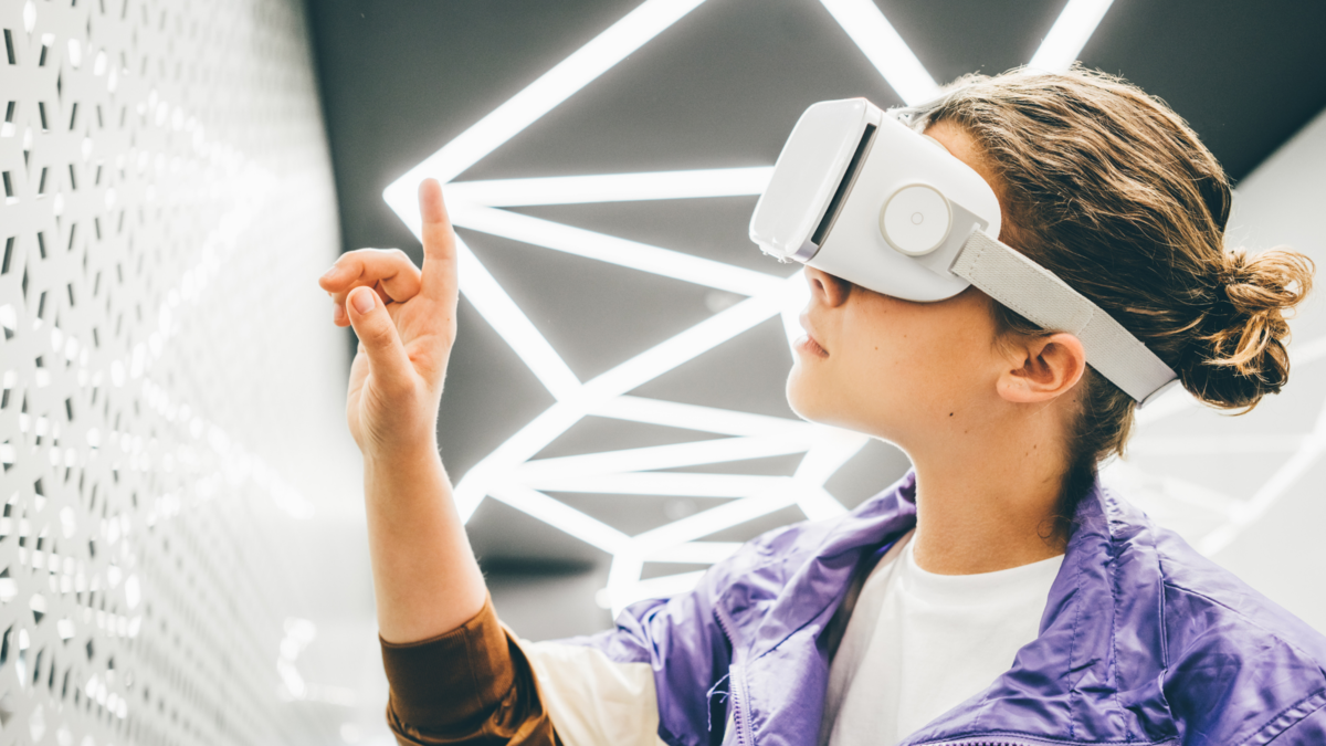 世界の拡張現実・仮想現実市場は2027年までに巨額の収益を上げる｜CAGR 37.1%