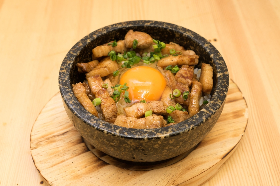 宵の空「トンテキチャー丼」
