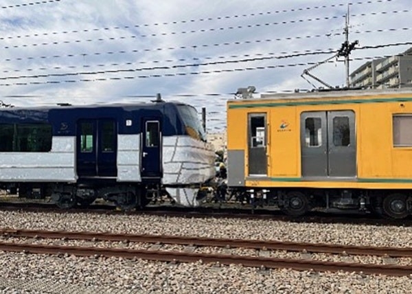 「モヤ700系」でけん引(相鉄線内)