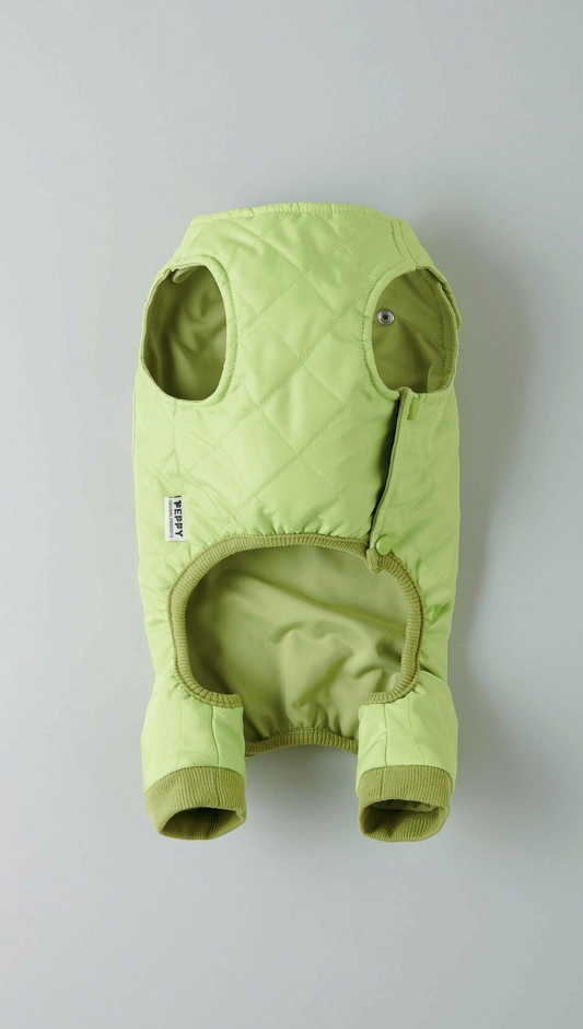 肩とウエストでスナップボタン留め。