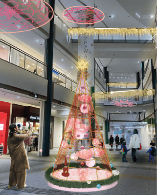 ▲メイン装飾：KUZUHA MALL本館ミドリモール1F モールアベニュー　てまりと魔法陣で幻想的な世界観を表現